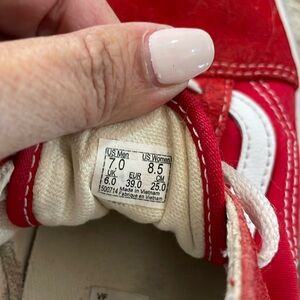 Women’s Old skool skate red . Size 8.5